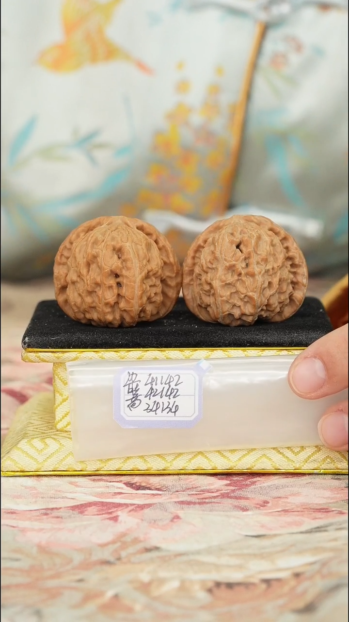 【闪购商品】文玩核桃把件白狮子