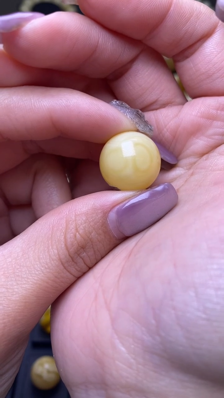 【闪购商品】琥珀裸石未镶嵌葵. 80