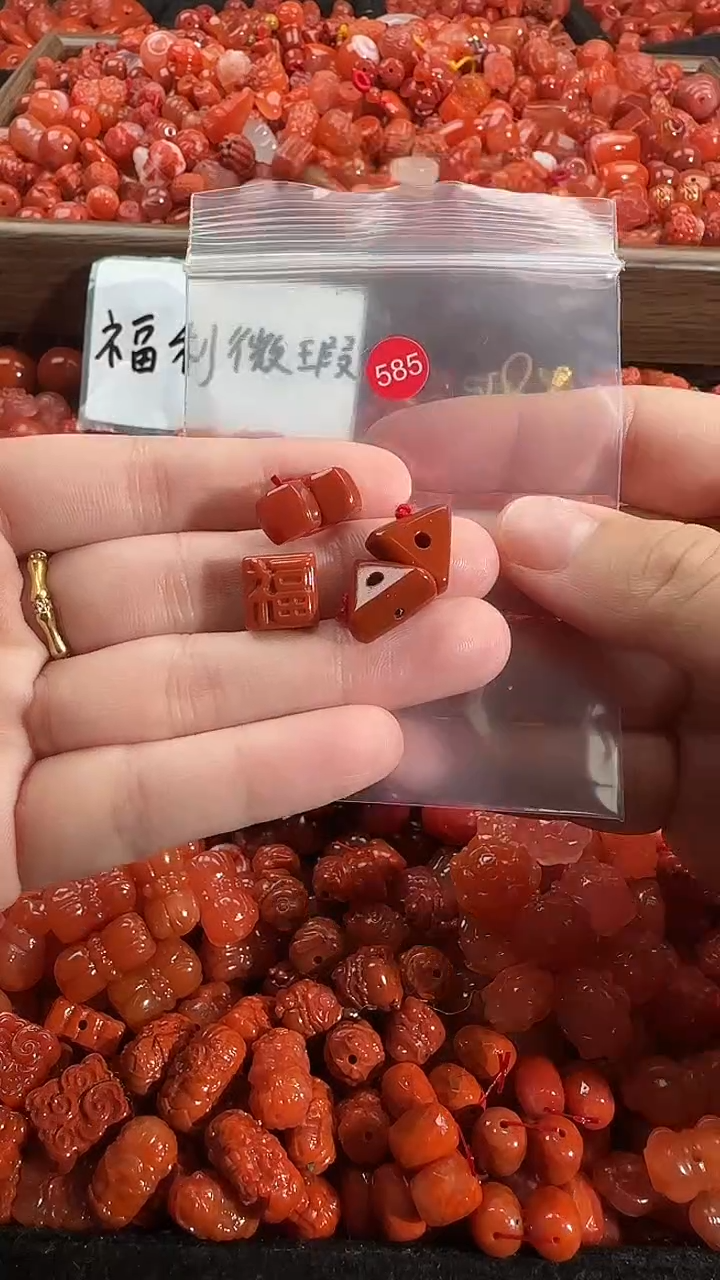 颈饰未镶嵌南红玛瑙1