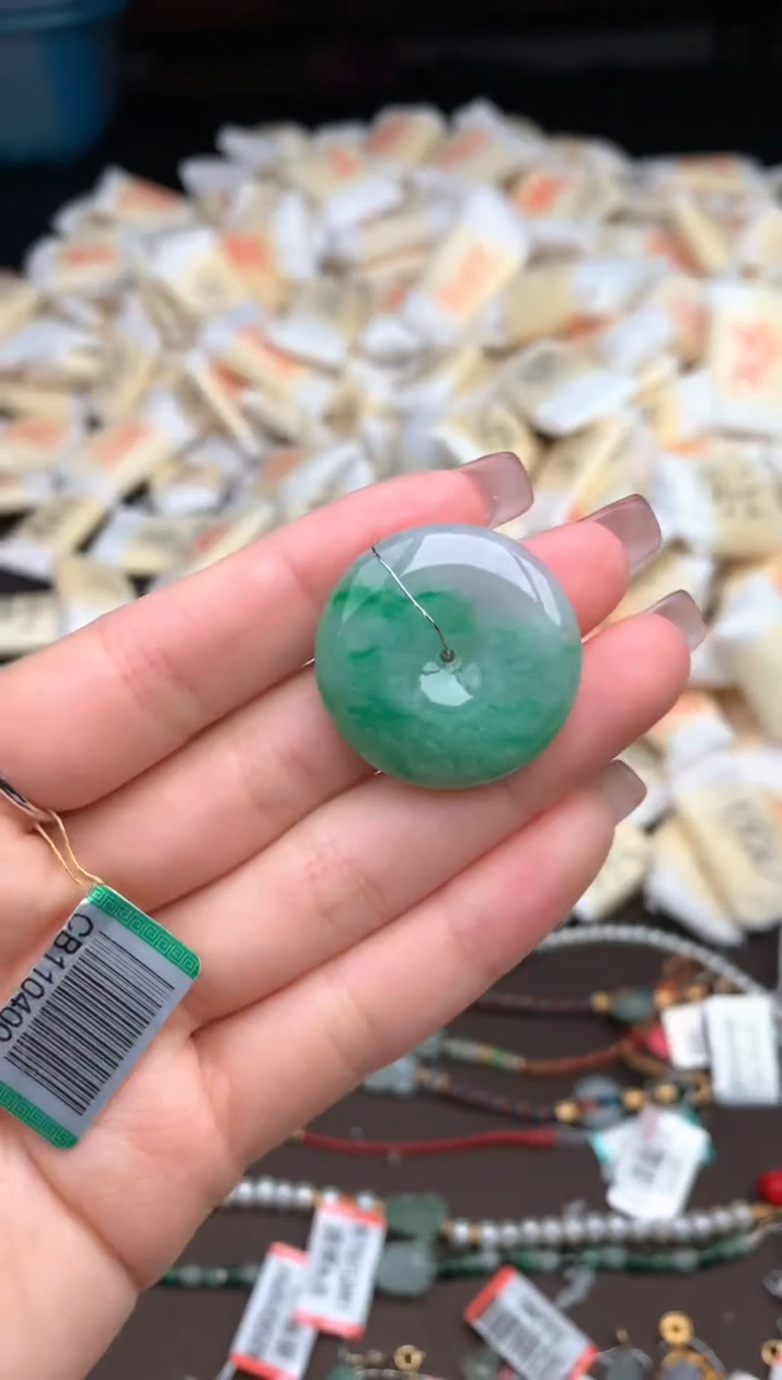 【闪购商品】翡翠挂件未镶嵌 —
