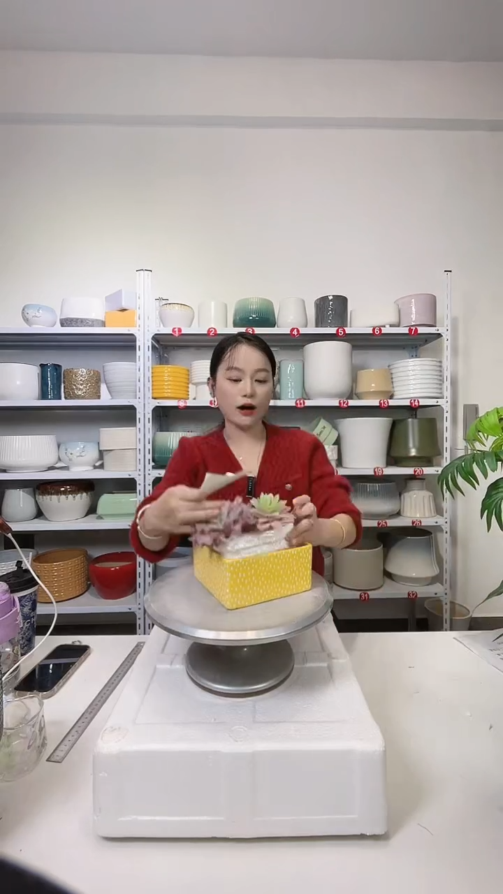 【闪购商品】陶瓷方形满天星黄15*15*8（无托盘）