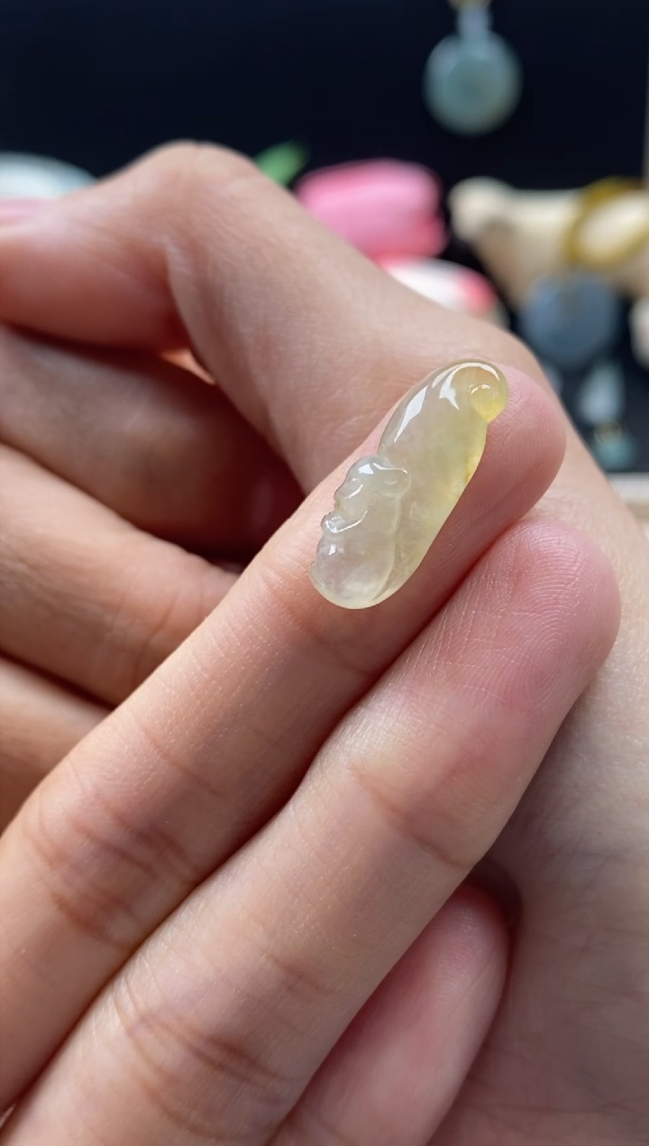 【闪购商品】翡翠颈饰未镶嵌翡翠冰黄松鼠