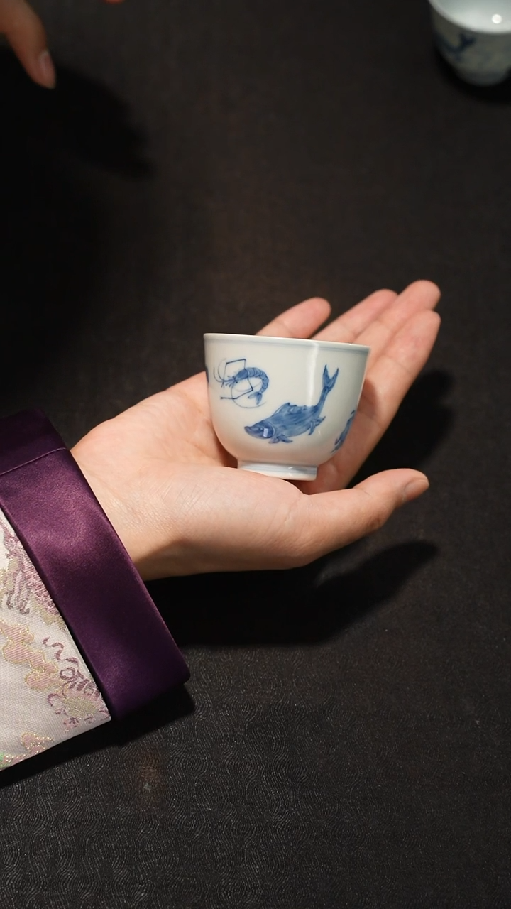 【闪购商品】古官青玉暗刻渔澡金钟杯