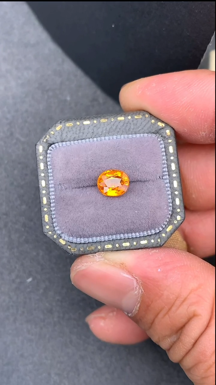 【闪购商品】石榴石（芬达石）裸石未镶嵌1.62克拉