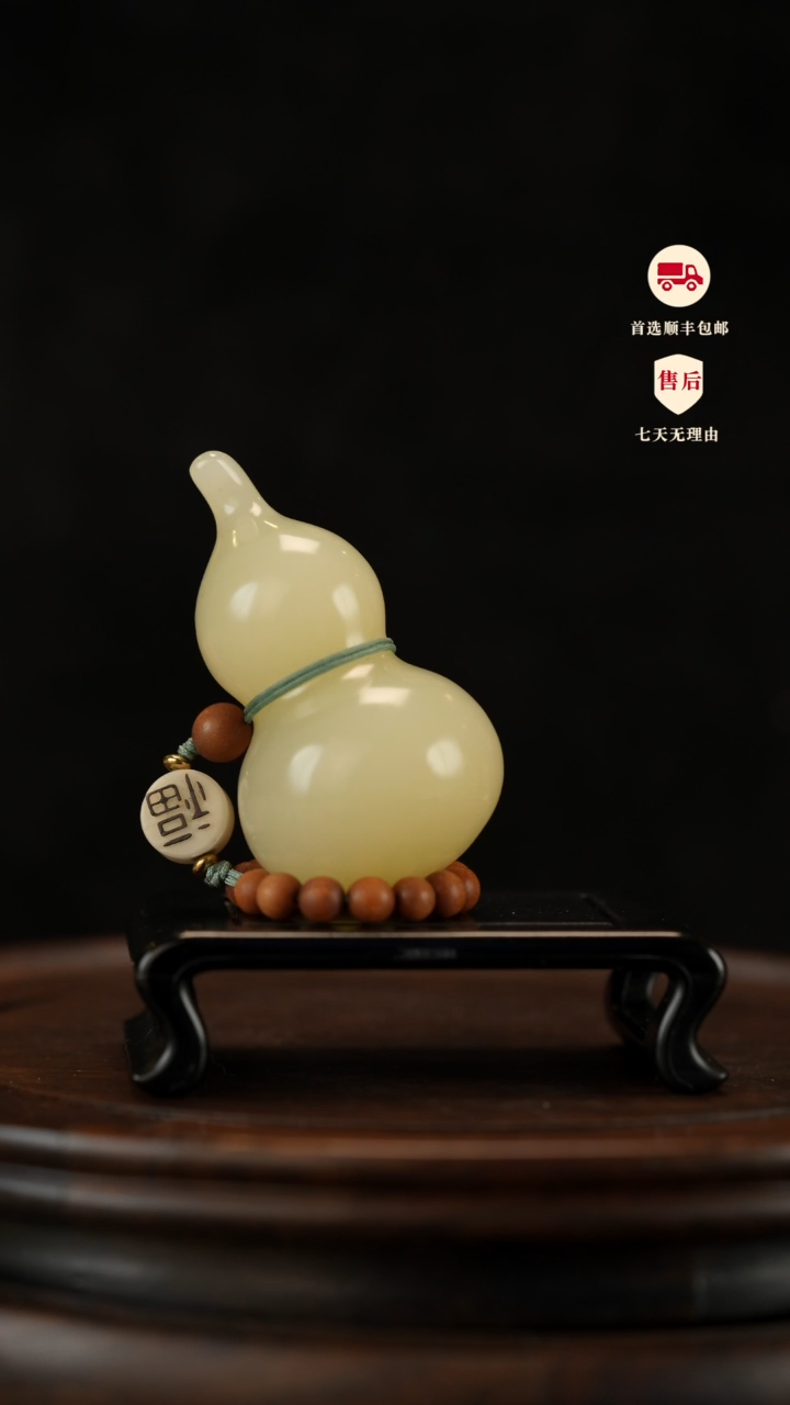 云南石竹叶青雕刻：手捻福禄手把件摆件