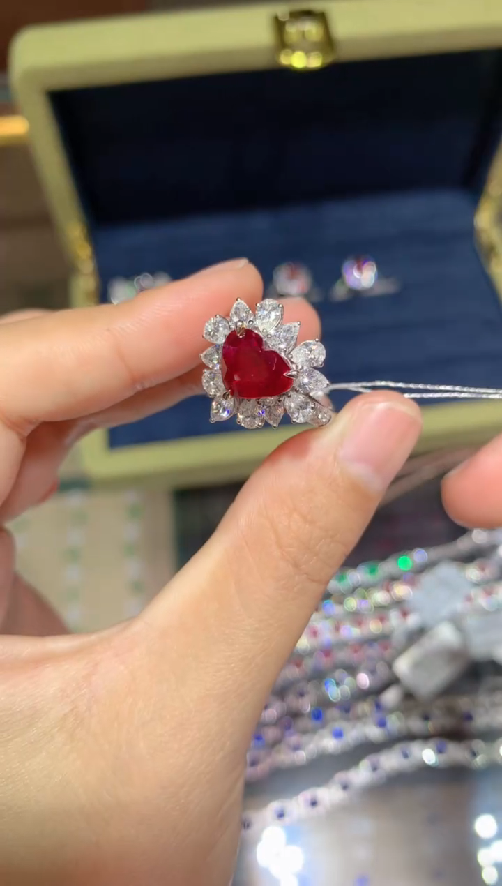 【闪购商品】红宝石戒指18K金镶嵌3.08CT