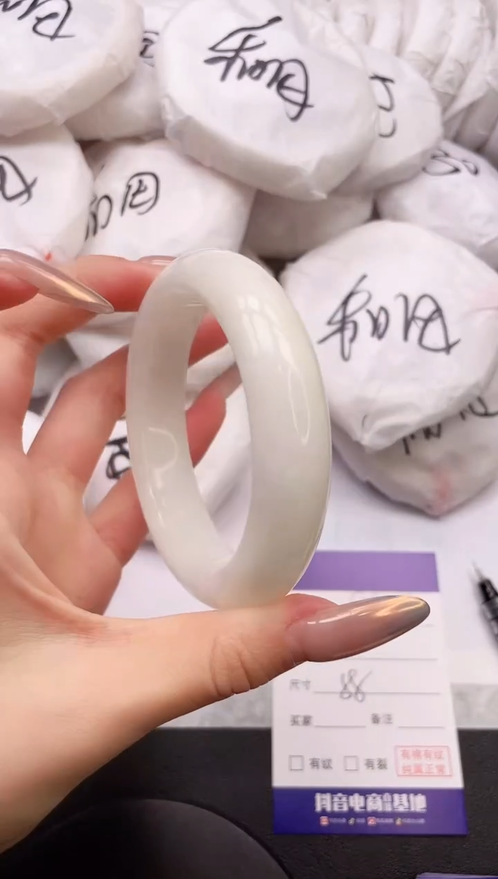 【闪购商品】和田玉手镯未镶嵌5K186-58