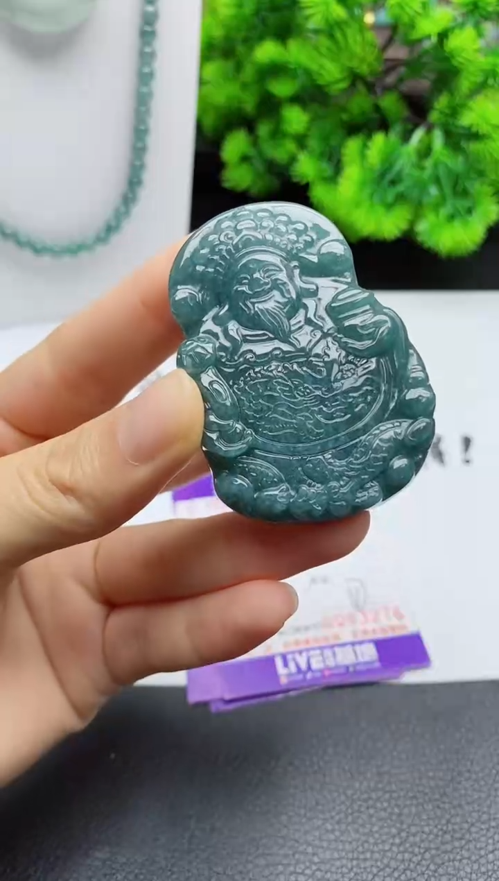 翡翠未镶嵌颈饰 