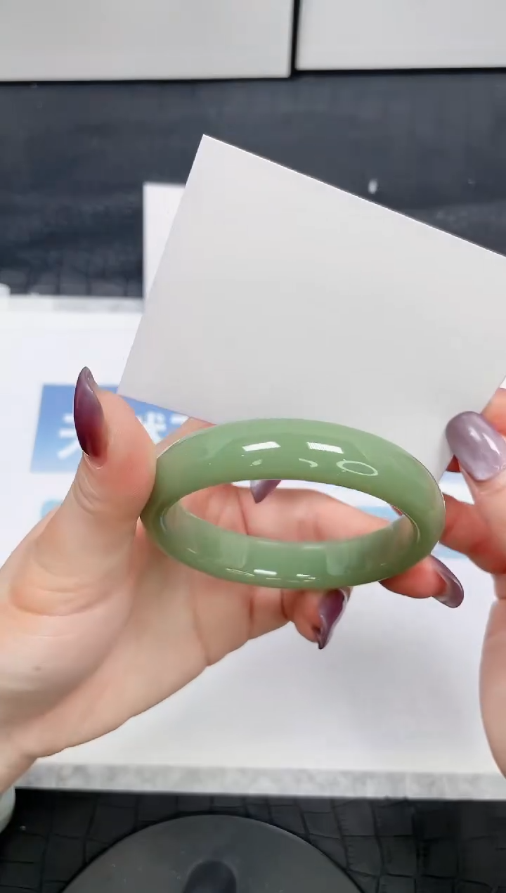 【闪购商品】石英质玉手镯未镶嵌21-56.4