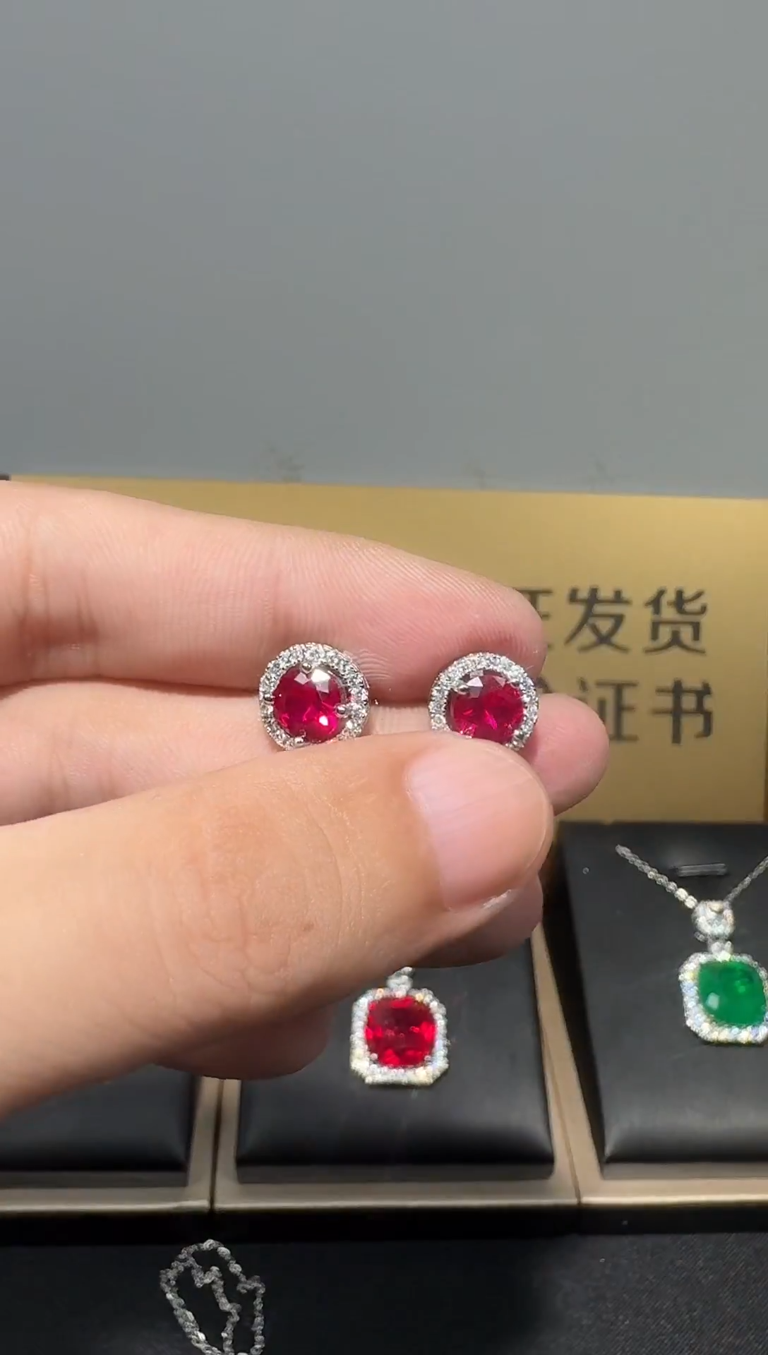 18K金镶嵌耳钉红宝石113