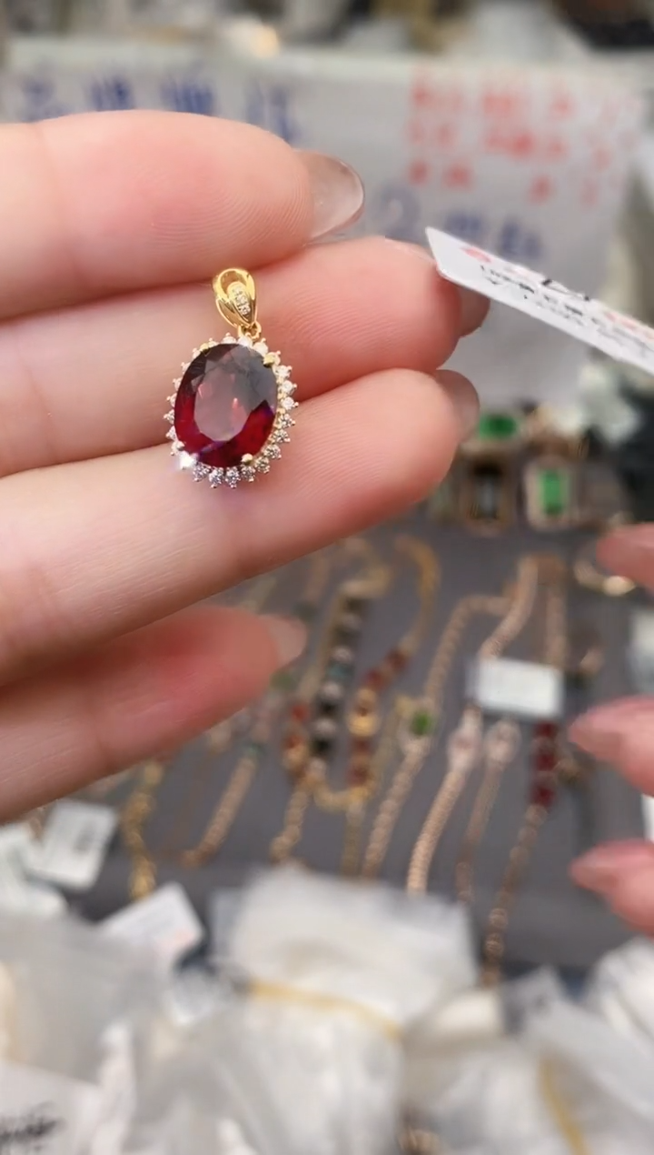 颈饰18K金镶嵌石榴石--专柜--