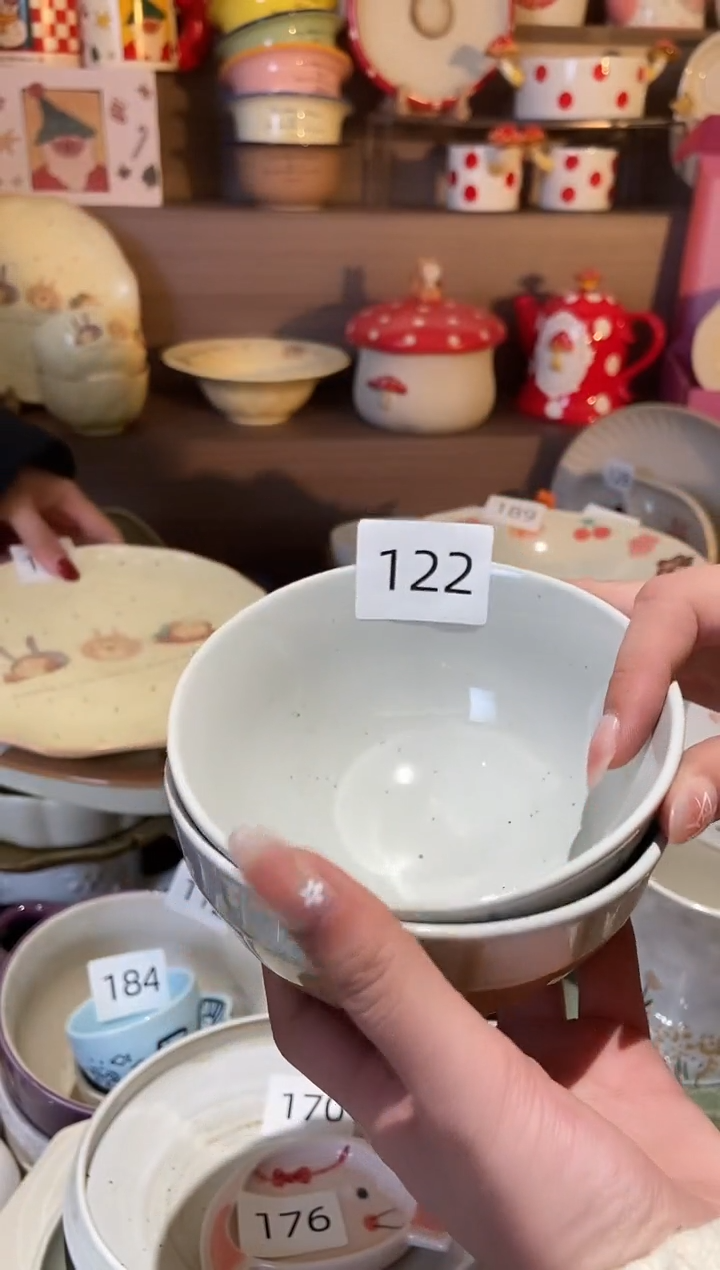 【闪购商品】瓷122两个装线条装饰饭碗瑕疵