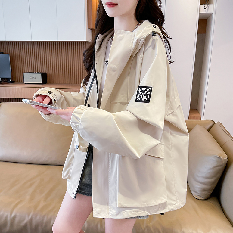 设计感冲锋衣外套女春秋2025新款初高中学生户外防风运动工装夹克