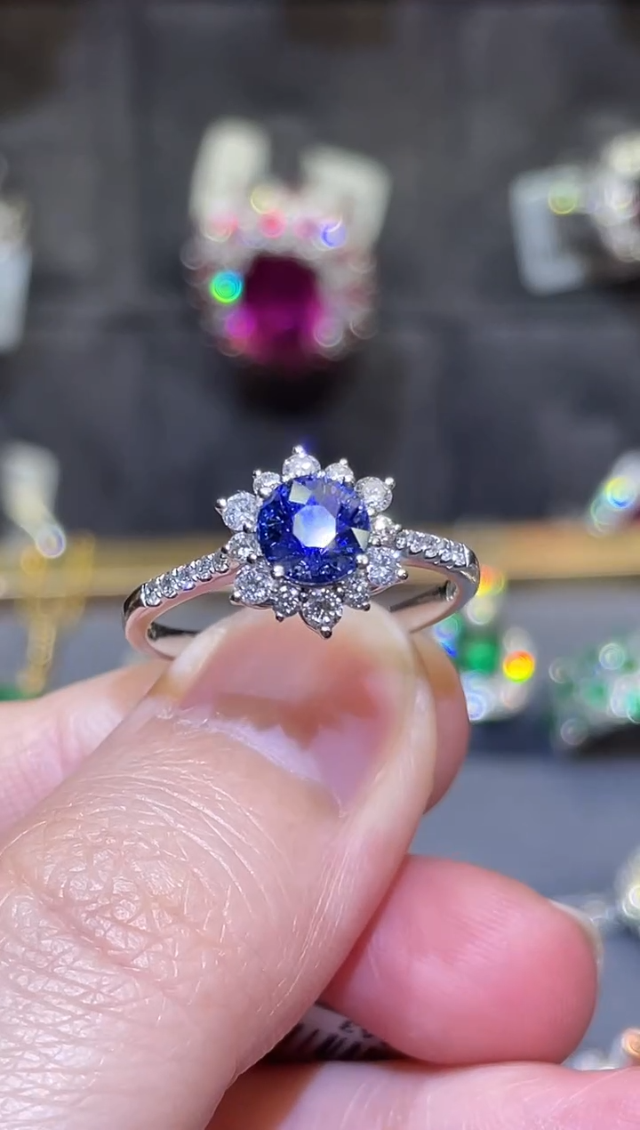 【闪购商品】蓝宝石戒指18K金镶嵌/无烧皇家蓝/1.14ct