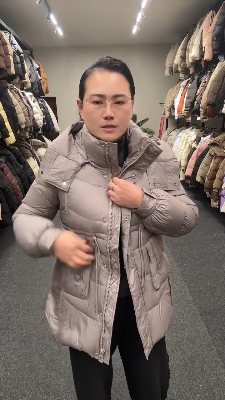 艾雨衣尚羽绒外套