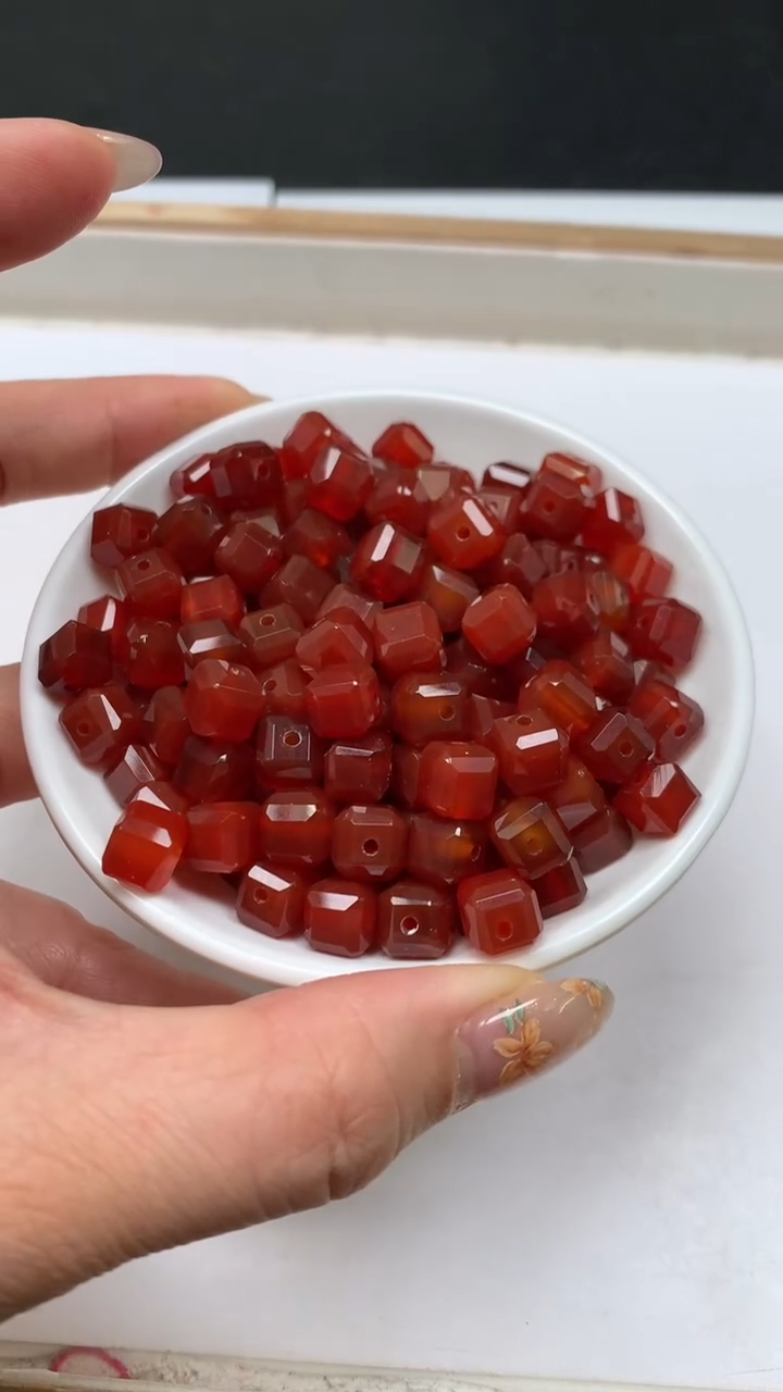 未镶嵌散珠南红玛瑙E555 南红方糖10mm6颗8.8元
