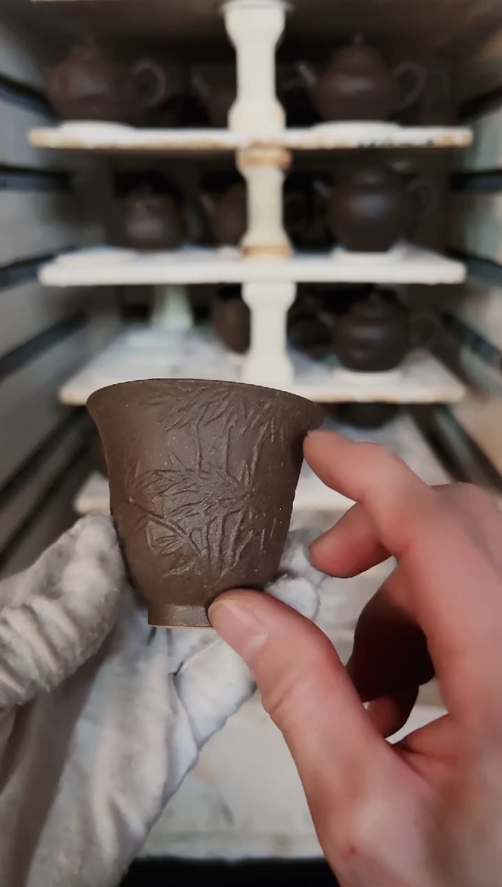 【闪购商品】冰碛岩陶制半手主人杯