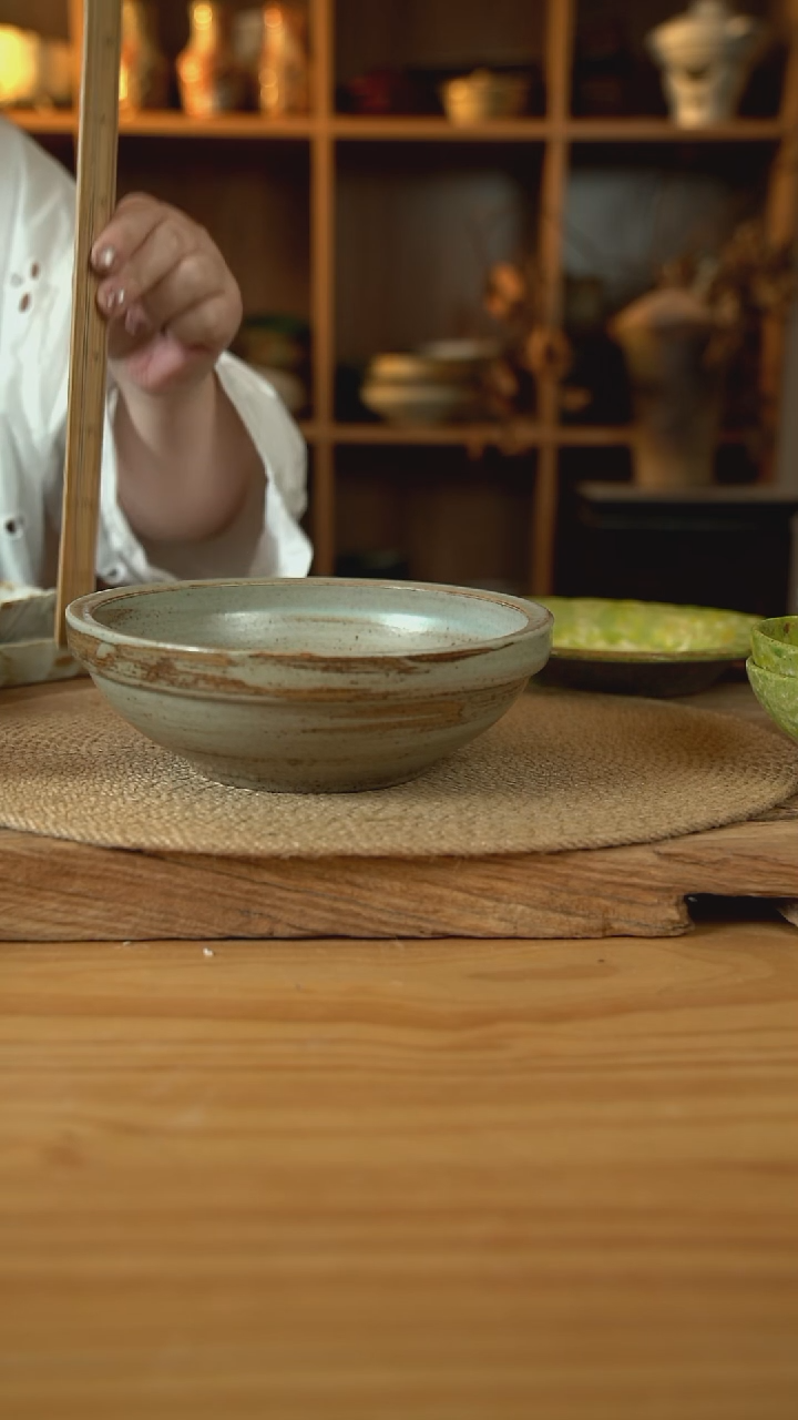 岁月风情系列的8英寸圆口汤钵1个