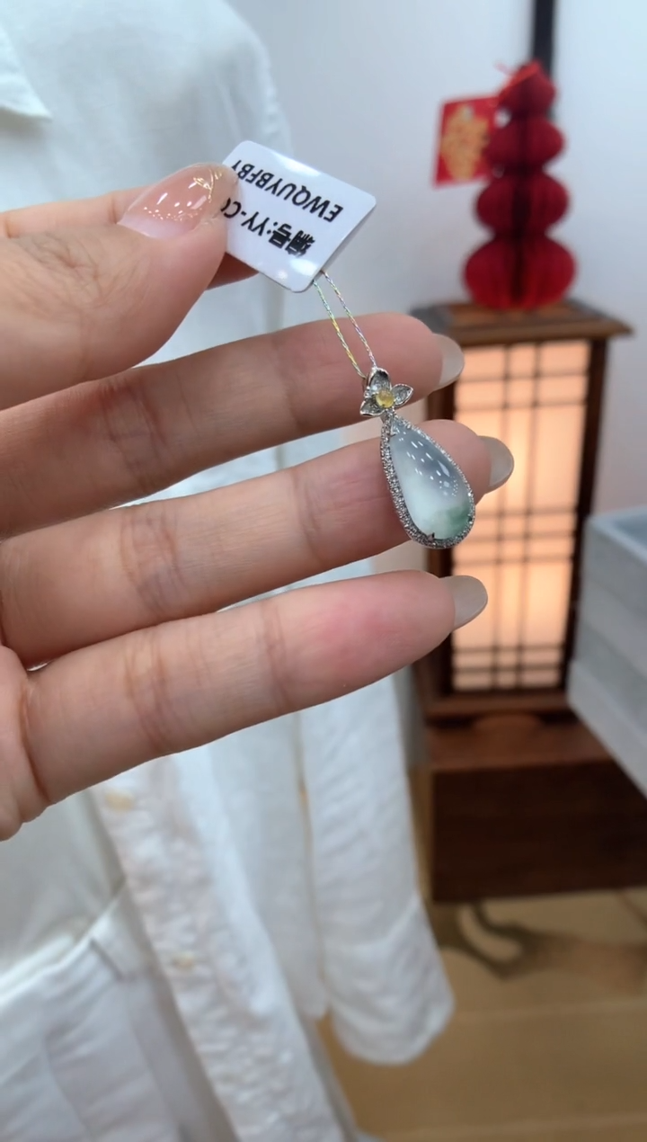 【闪购商品】翡翠颈饰18K金镶嵌吊坠