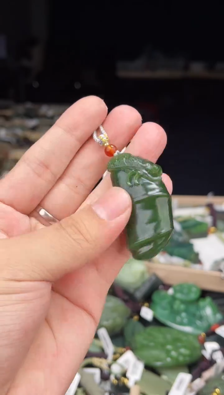 颈饰未镶嵌和田玉1