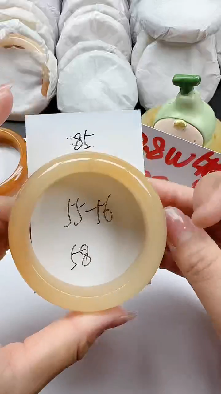 石英质玉手镯未镶嵌85+5556