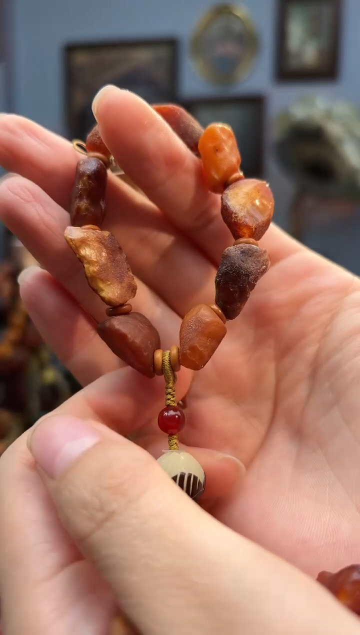 手串琥珀未镶嵌手持