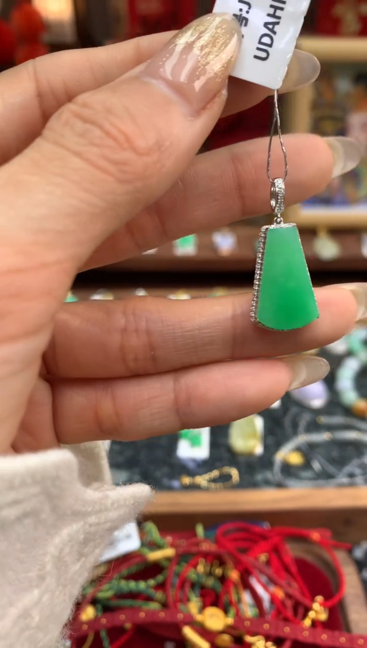 【闪购商品】翡翠颈饰18K金镶嵌无事牌