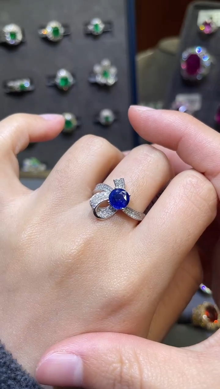 【闪购商品】蓝宝石戒指18K金镶嵌/1ct/无烧皇家蓝