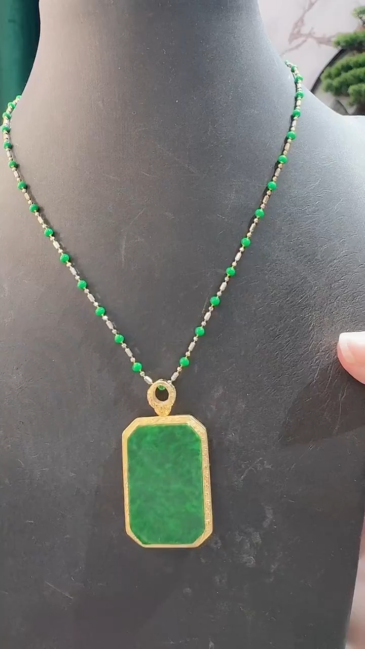 颈饰18K金镶嵌翡翠888888888