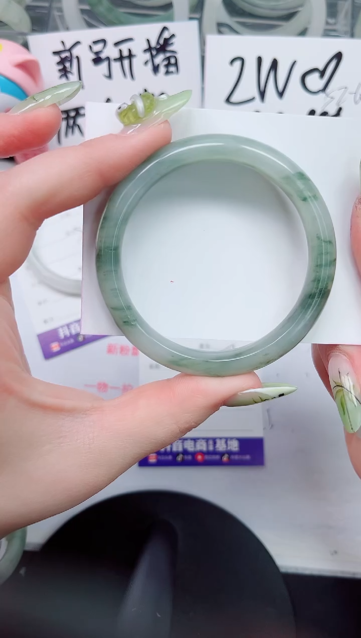 【闪购商品】石英质玉手镯未镶嵌a152