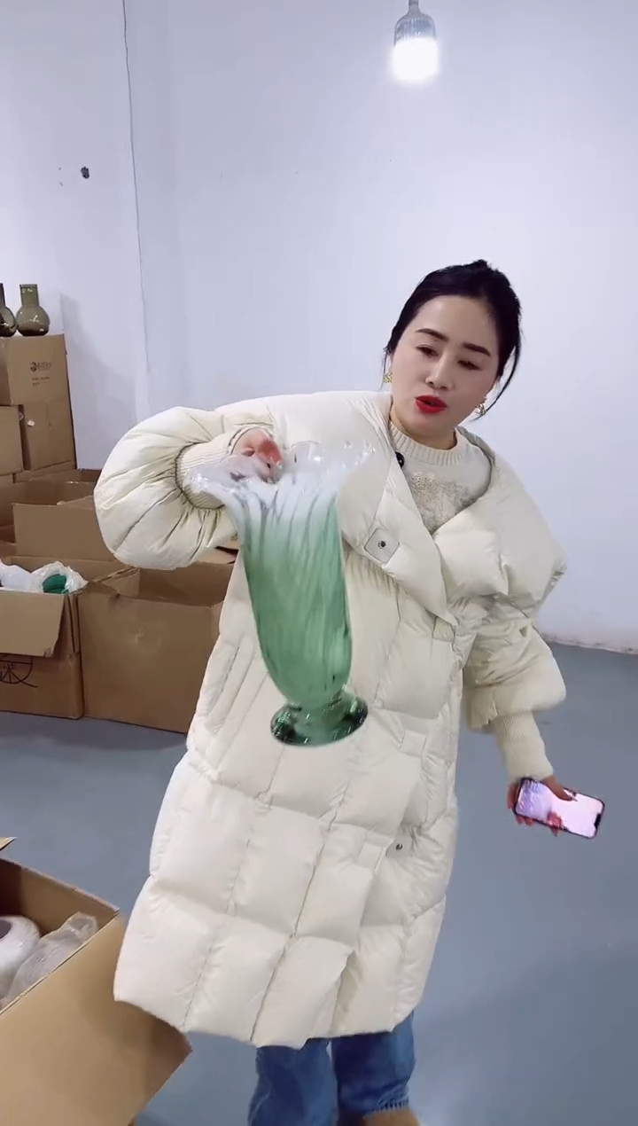 【闪购商品】玻璃安琪花瓶微瑕-UA4X