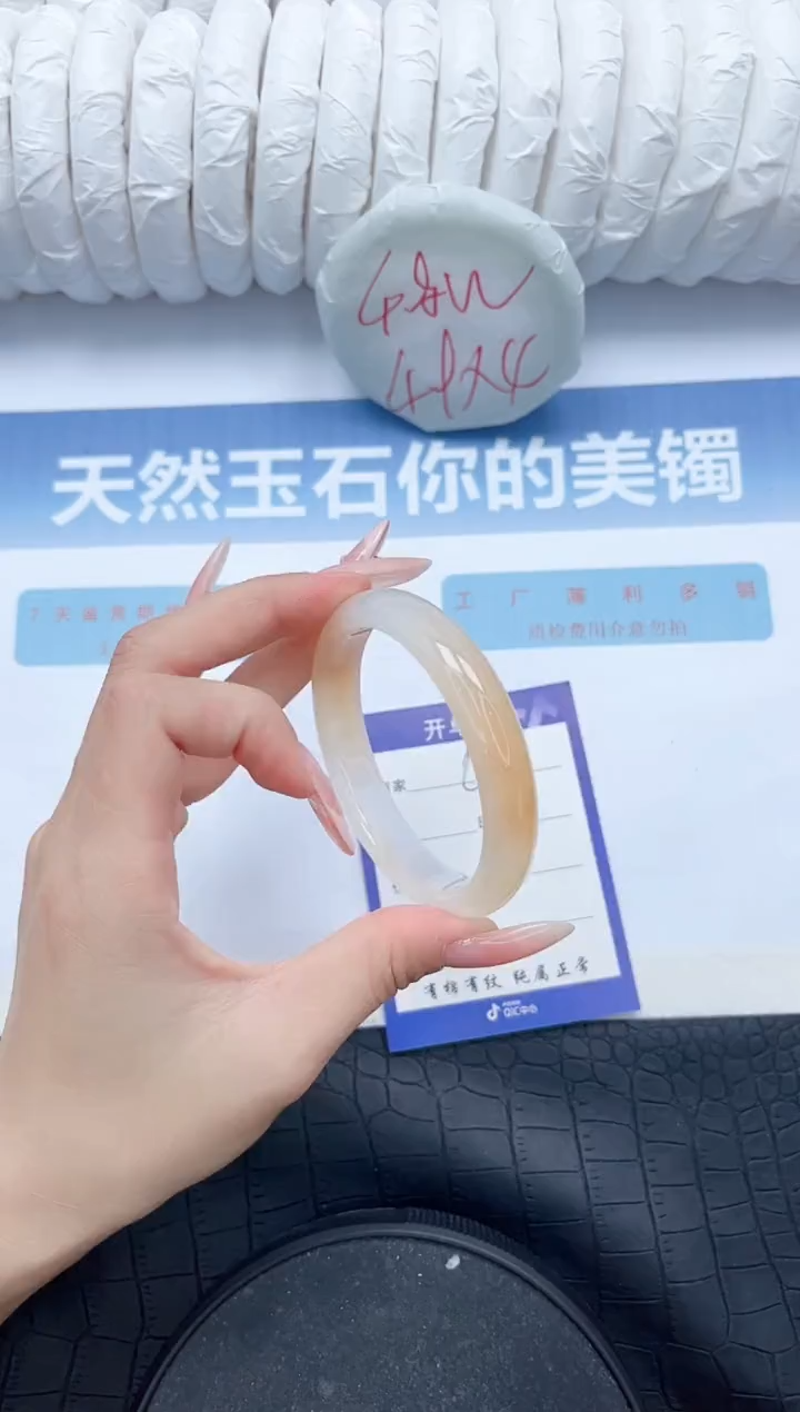 【闪购商品】石英质玉手镯未镶嵌L421-56.1