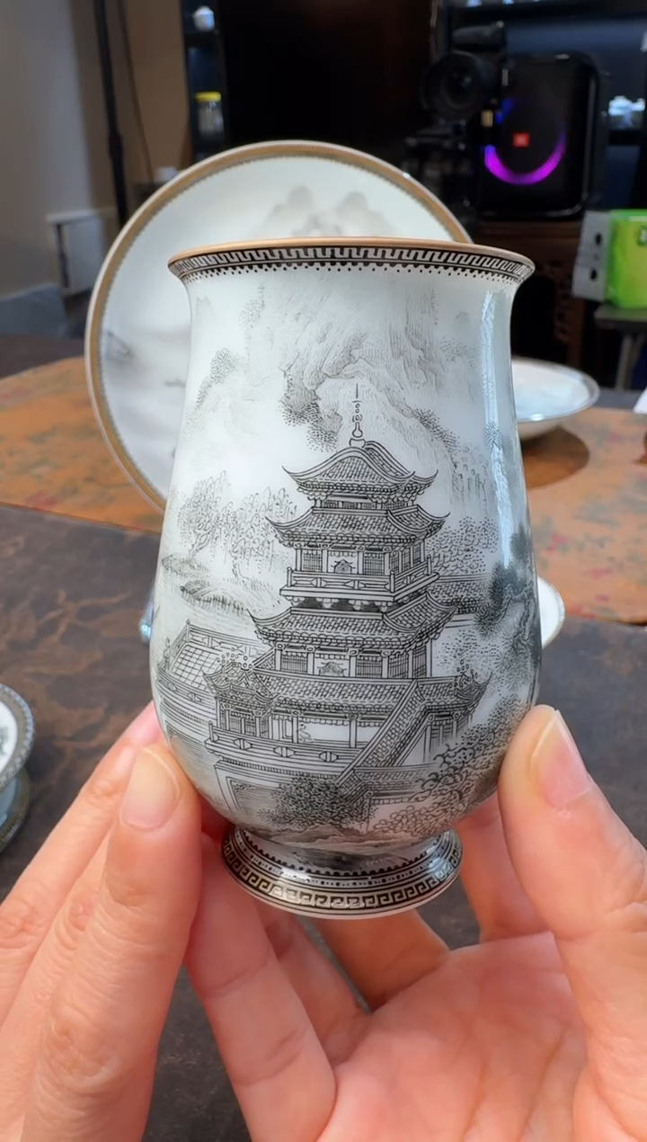 虚**谷墨彩岳阳楼大闻香杯