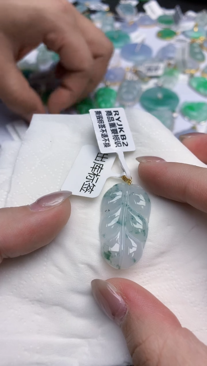 【闪购商品】翡翠颈饰18K金镶嵌天然翡翠A货