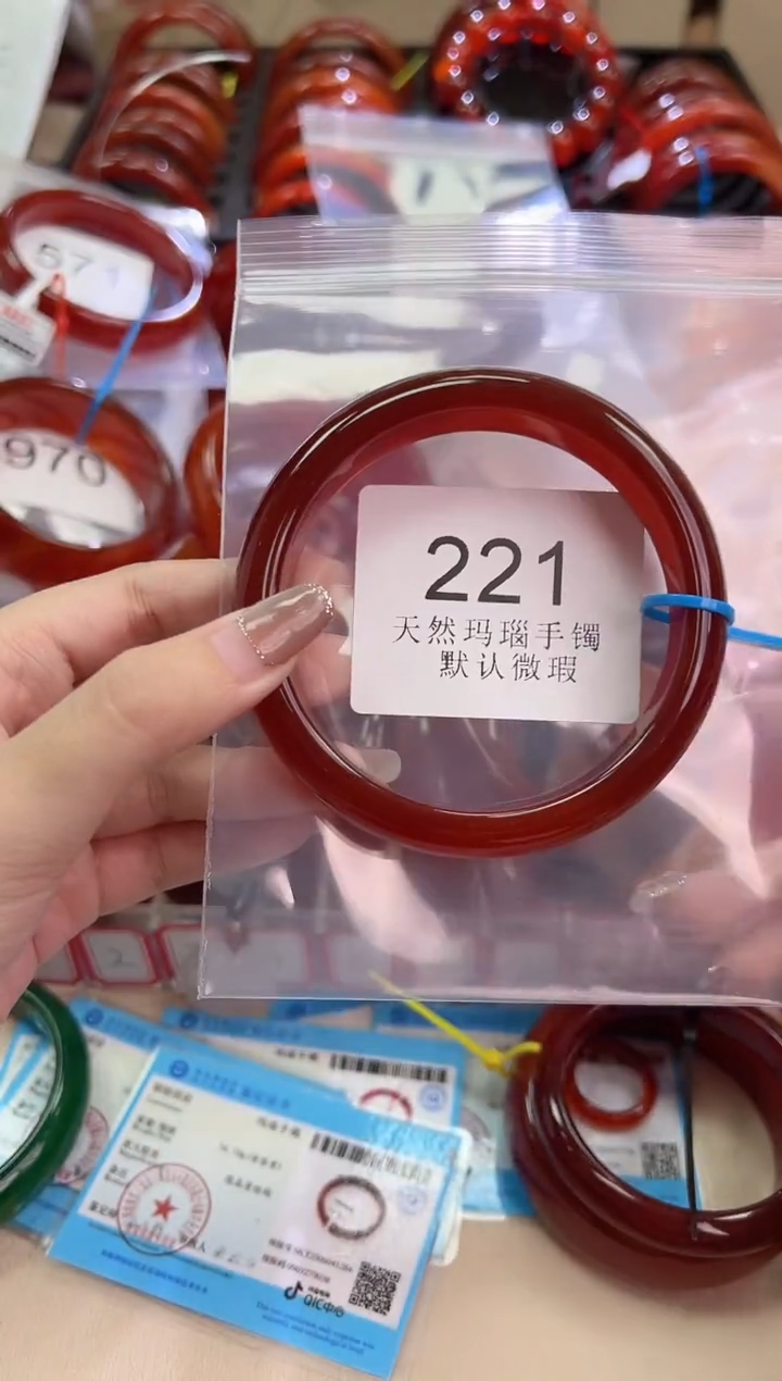 玛瑙/玉髓手镯未镶嵌64圈口*221