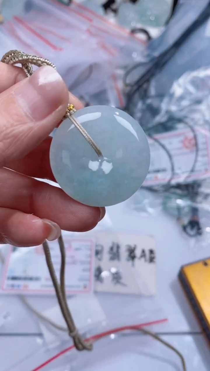 颈饰未镶嵌翡翠吊坠