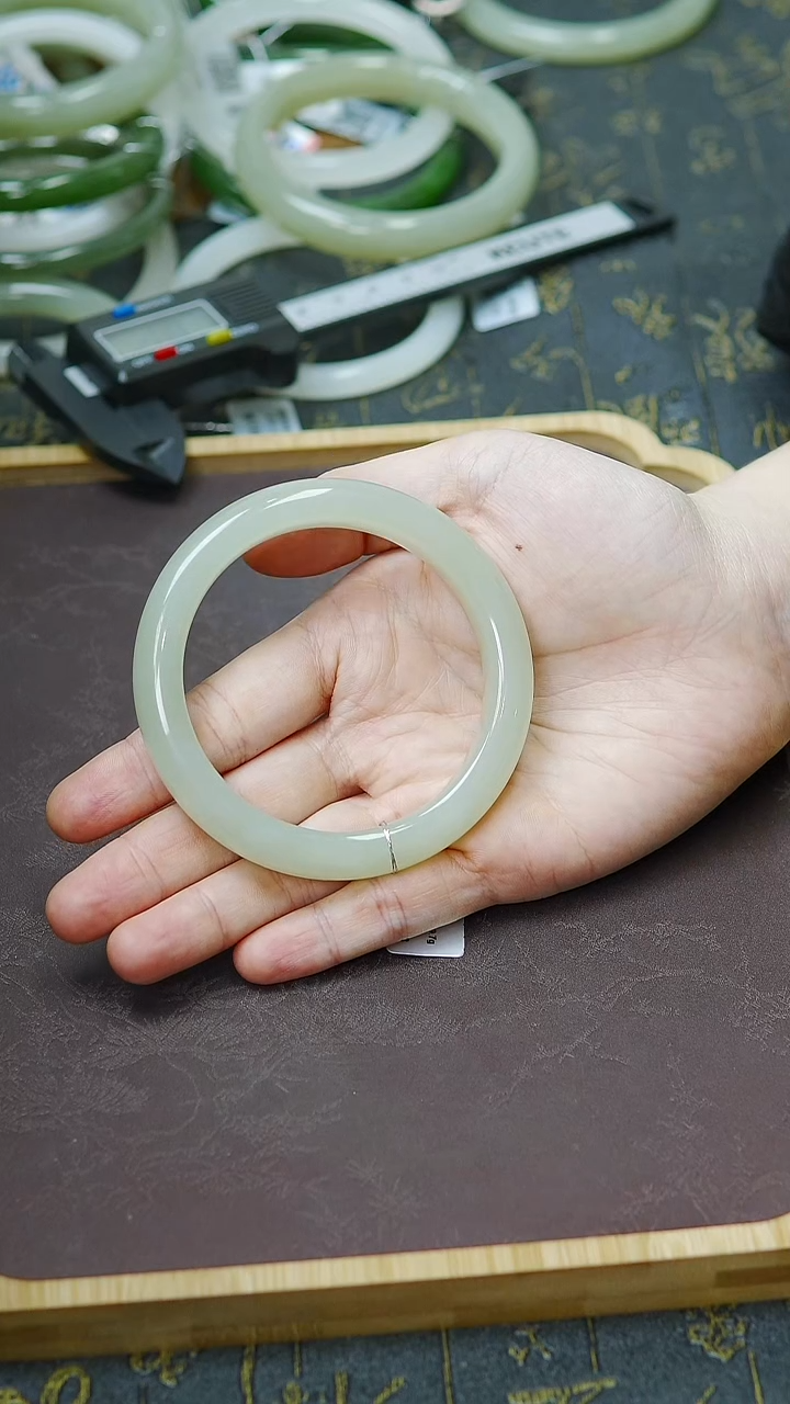 未镶嵌手镯和田玉59-60圈口正装宽版冰胶葡萄肉