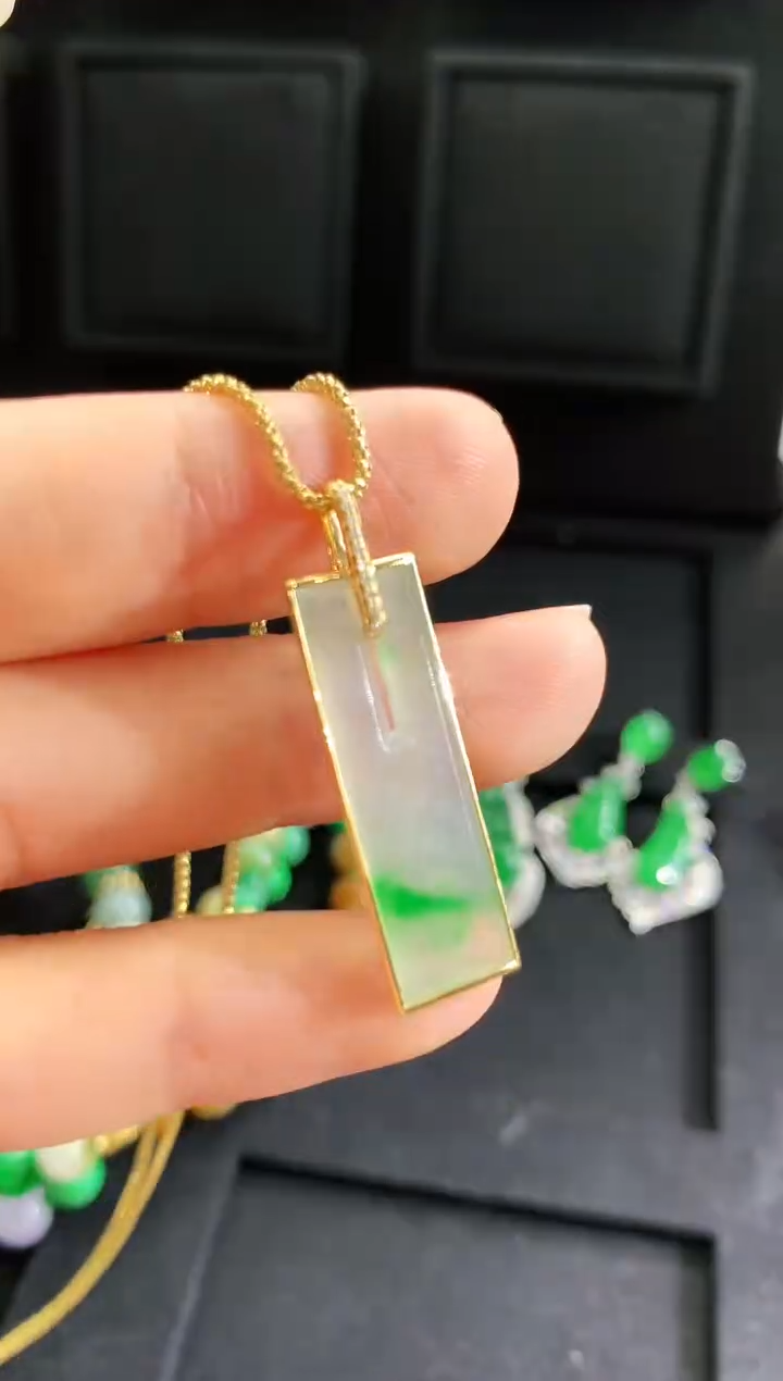 【闪购商品】翡翠吊坠(不含链)18K金镶嵌吊坠