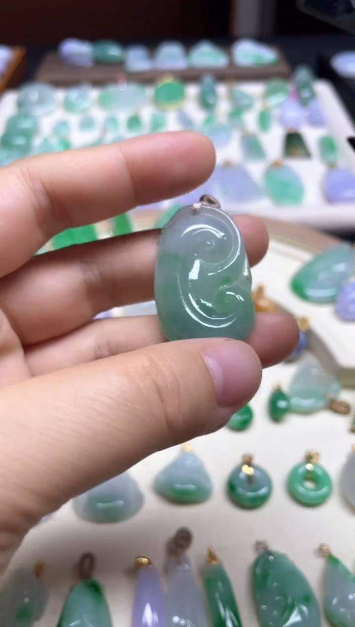 翡翠未镶嵌吊坠(不含链)如意