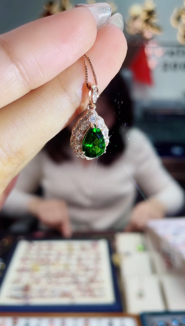 【闪购商品】透辉石吊坠银S925镶嵌吊坠