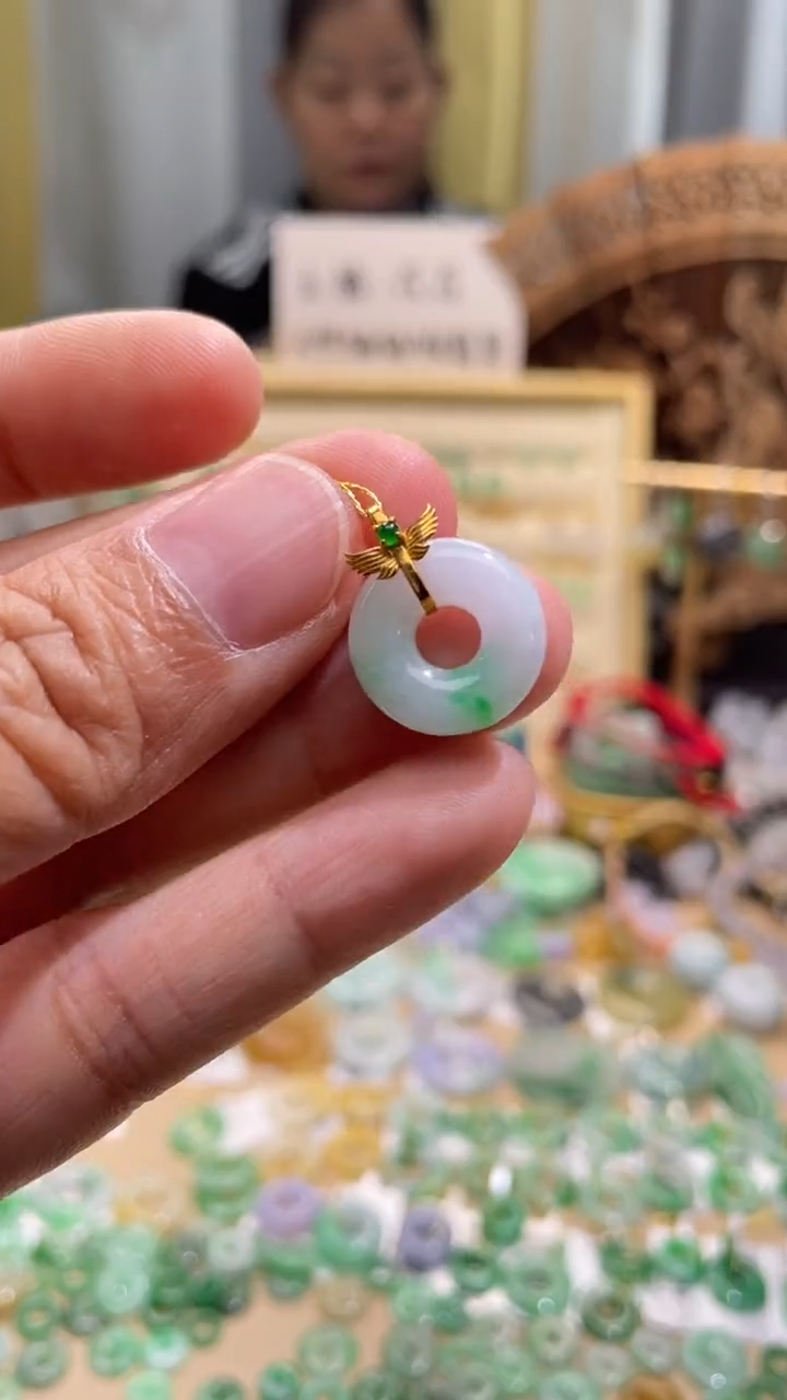 颈饰18K金镶嵌翡翠甜甜圈