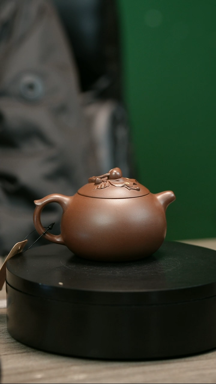 茶壶紫砂乄*H2312赵信军底槽青寿桃西施