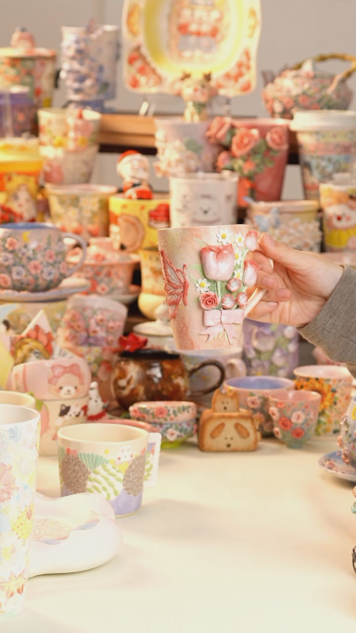 摆件陶景德镇釉下彩手绘设计师款陶瓷