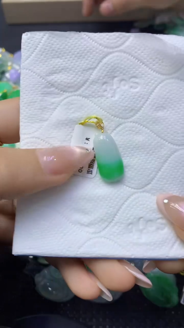 颈饰18K金镶嵌翡翠天然缅甸翡翠A货