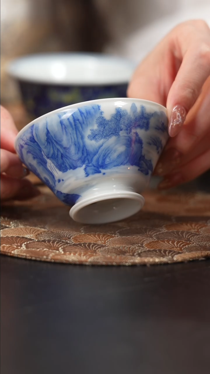 【闪购商品】杯看山柴窑青花山水