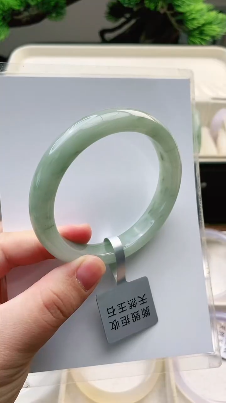 【闪购商品】石英质玉手镯未镶嵌60