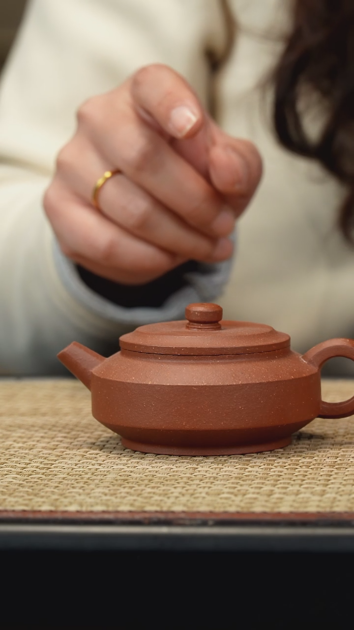 【闪购商品】紫砂茶壶红降坡周盘110cc