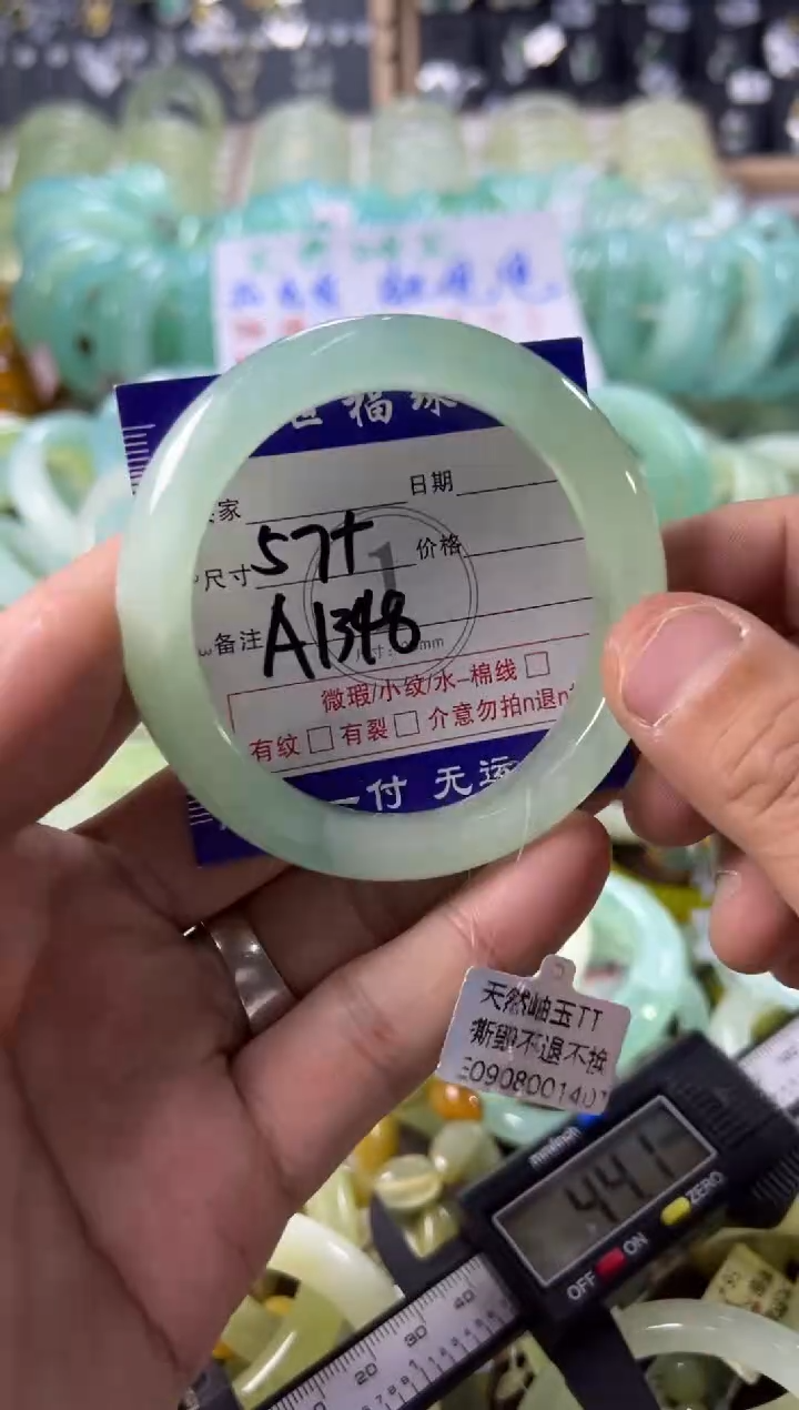 未镶嵌蛇纹石玉手镯1