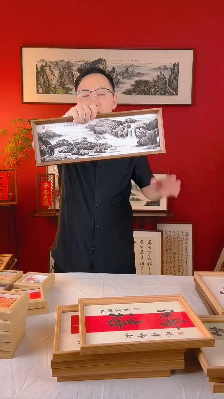 【闪购商品】国画置身山水间国画