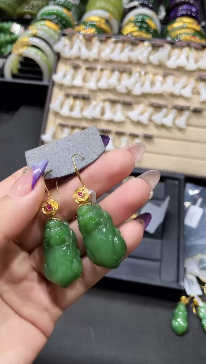 【闪购商品】和田玉耳环18K金镶嵌多样性发一